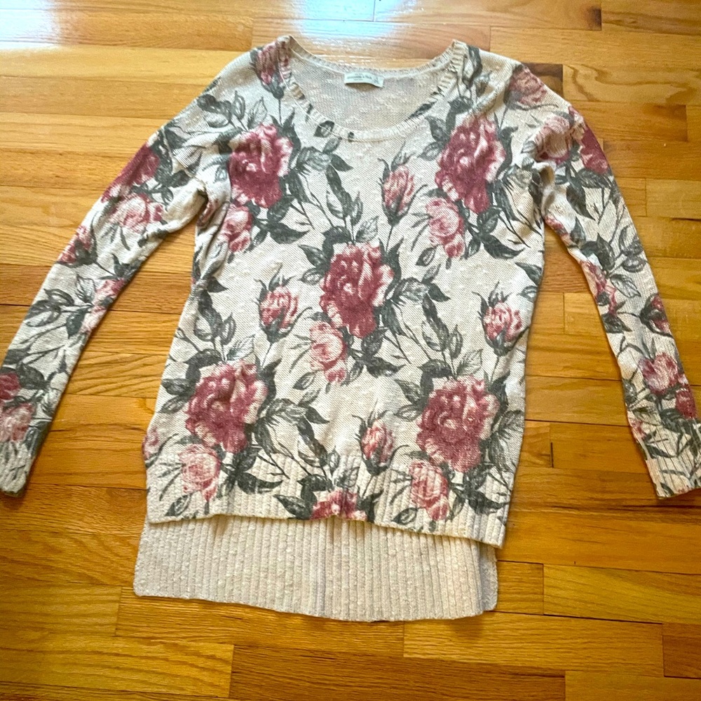 🌸SUPER CUTE ABERCROMBIE FLORAL SWEATER SIZE S